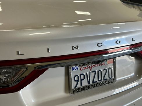 Used 2017 Lincoln Continental Select image 50