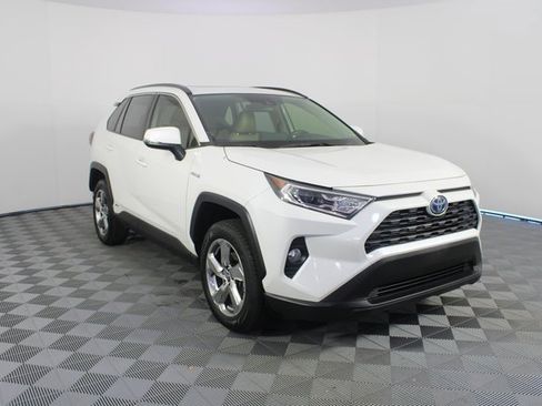 Used 2021 Toyota RAV4 XLE Premium image 28