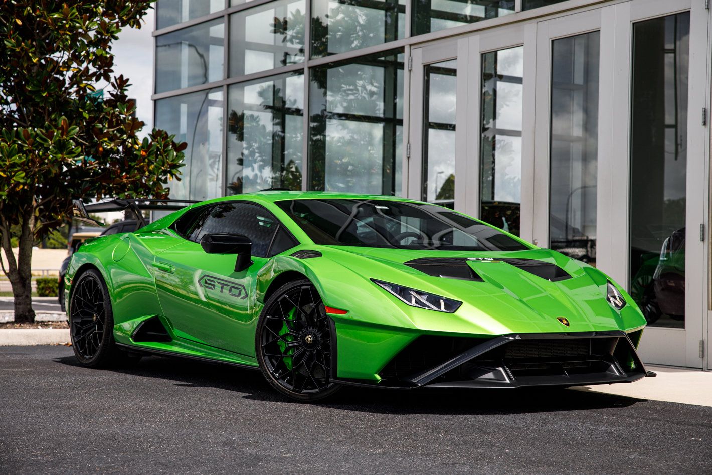 Used 2023 Lamborghini Huracan STO RWD image 34