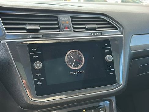 Used 2022 Volkswagen Tiguan SE R-Line image 15