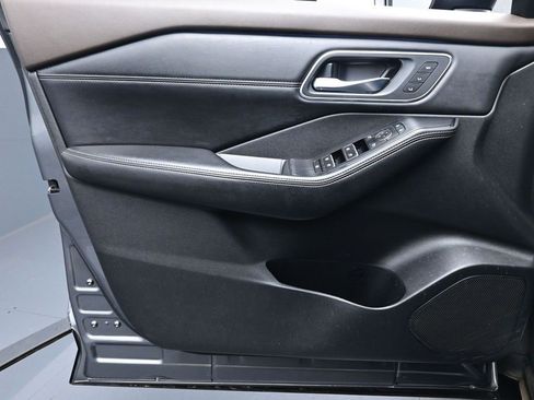 Used 2023 Nissan Rogue Platinum w/ Platinum Premium Package image 19