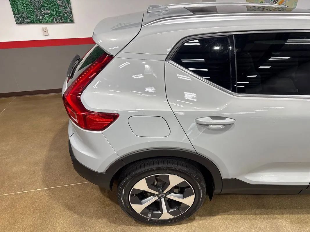Used 2024 Volvo XC40 B5 Plus AWD/4WD image 63