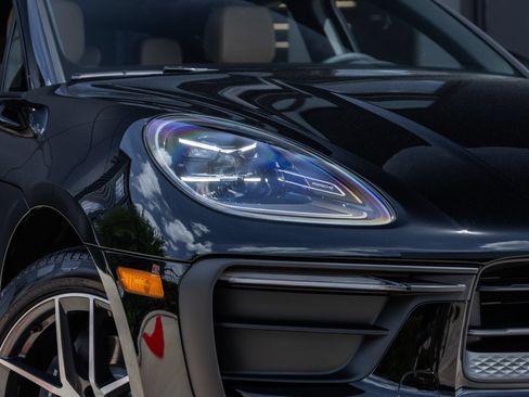 New 2026 Porsche Macan AWD/4WD image 17