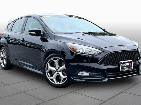 Used 2016 Ford Focus ST FWD image 3