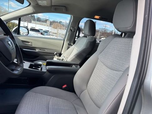 Used 2024 Toyota Sienna LE image 24