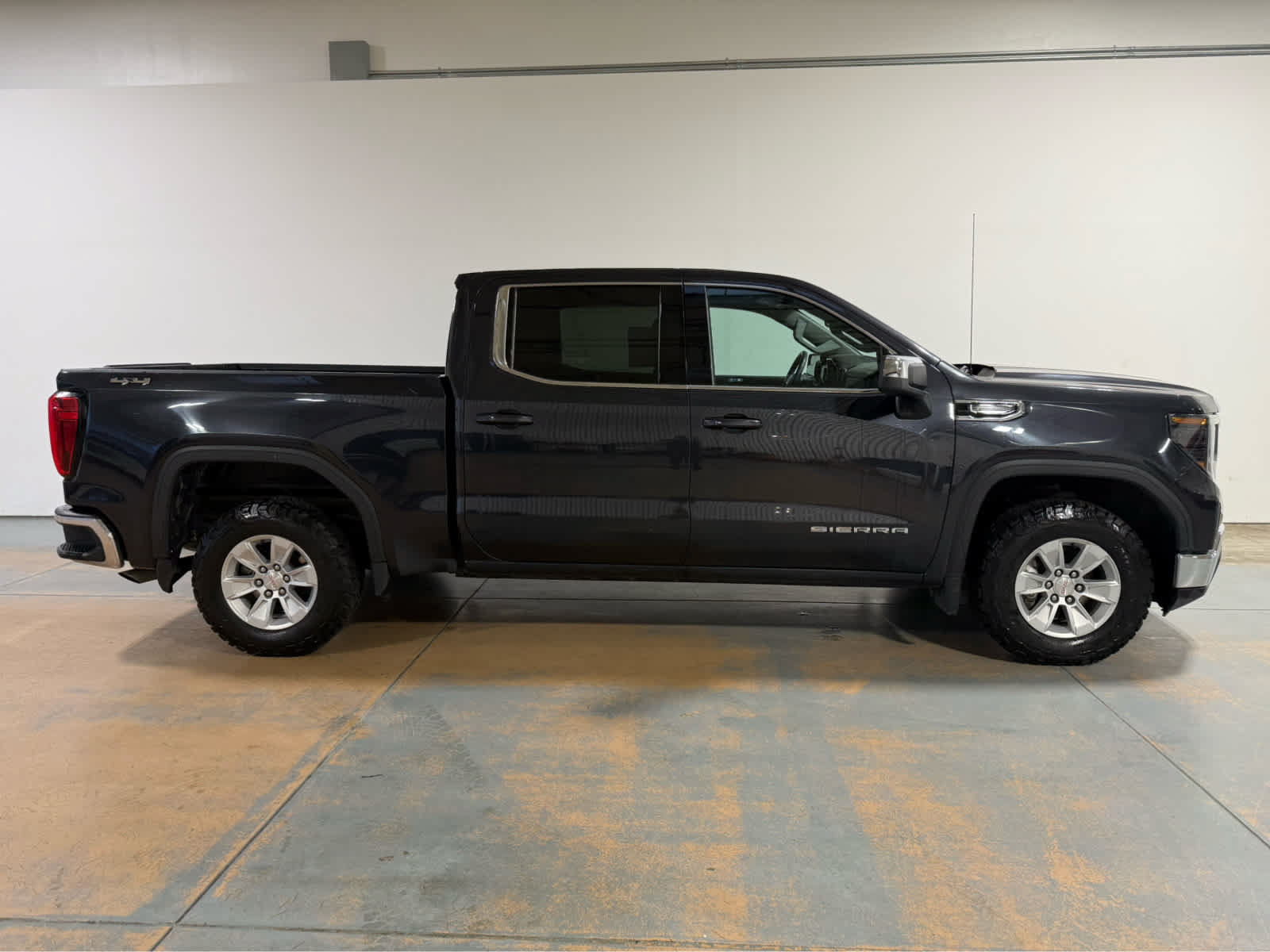 Used 2024 GMC Sierra 1500 SLE AWD/4WD image 6