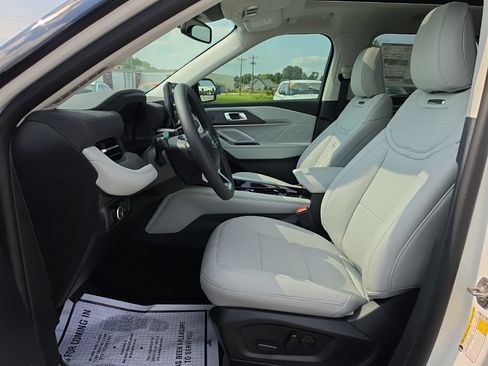 New 2026 Ford Explorer Platinum w/ LUX Leather Package AWD/4WD image 16