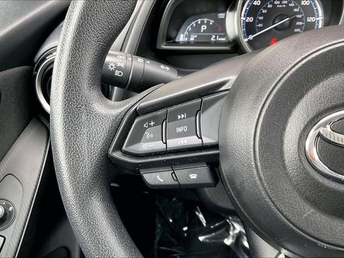 Used 2019 Toyota Yaris LE image 10