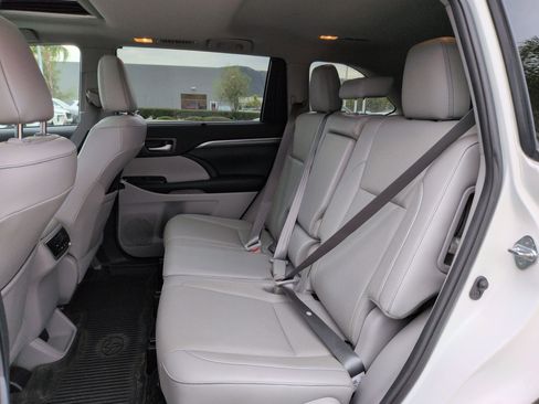 Used 2019 Toyota Highlander Limited image 30