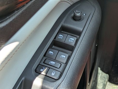 Used 2025 Jeep Compass Limited AWD/4WD image 19