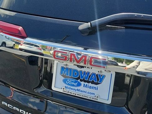 Used 2023 GMC Acadia SLE w/ Driver Convenience Package FWD image 7