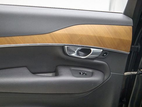 Used 2021 Volvo XC90 T6 Momentum w/ Climate Package image 23