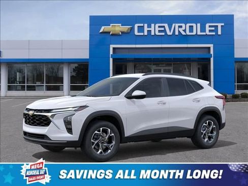 New 2026 Chevrolet Trax LT w/ Driver Confidence Package FWD image 2