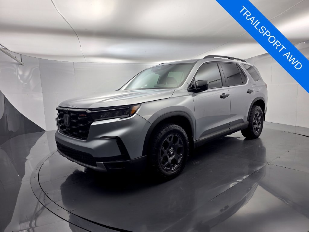 Used 2025 Honda Pilot TrailSport image 8