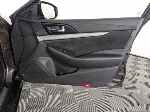 Used 2016 Nissan Maxima SR image 33