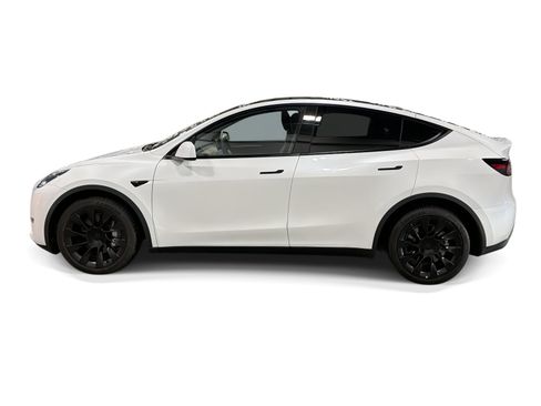 Certified 2023 Tesla Model Y AWD image 3