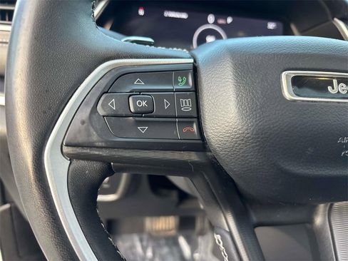 Used 2023 Jeep Grand Cherokee Altitude image 23