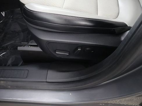 Used 2024 Ford Escape SE FWD image 30