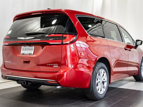 New 2026 Chrysler Pacifica Limited image 4