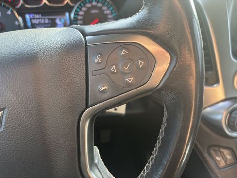 Used 2018 Chevrolet Suburban LT image 25