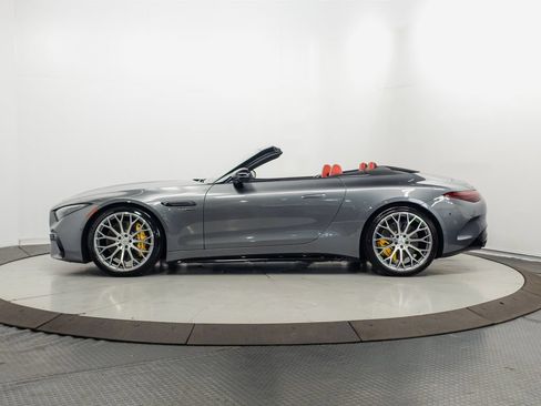 Used 2022 Mercedes-Benz SL 63 AMG 4MATIC w/ Driver Assistance Package image 5