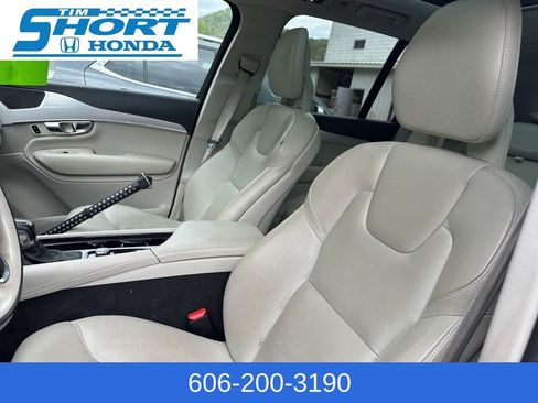 Used 2017 Volvo XC90 T6 Momentum w/ Vision Package image 15
