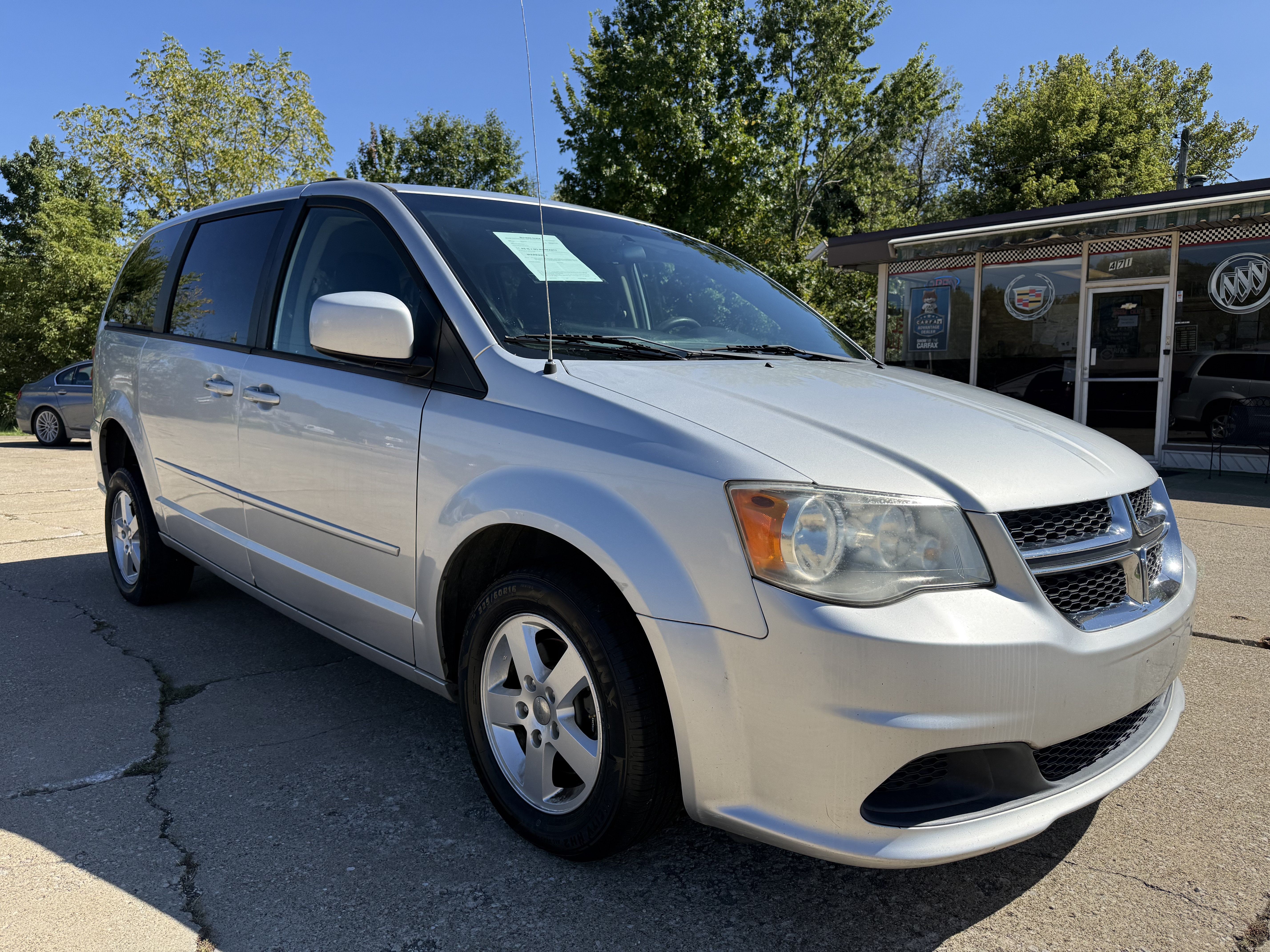 Used 2012 Dodge Grand Caravan SXT FWD image 3