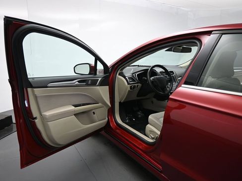 Certified 2019 Ford Fusion SE image 9