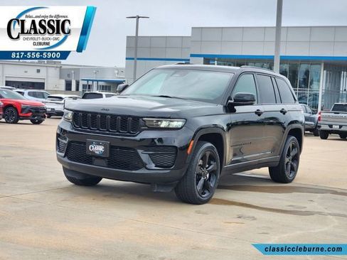 Used 2023 Jeep Grand Cherokee Altitude AWD/4WD image 6