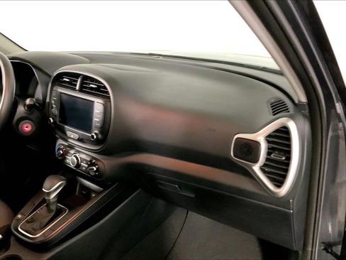 Used 2025 Kia Soul LX w/ LX Technology Package FWD image 16