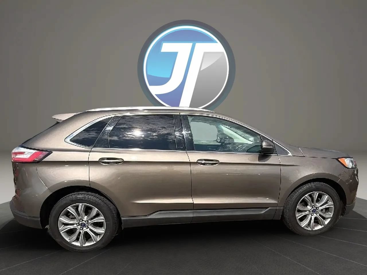 Used 2019 Ford Edge Titanium FWD image 25