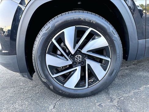 Used 2024 Volkswagen Atlas SE AWD/4WD image 7