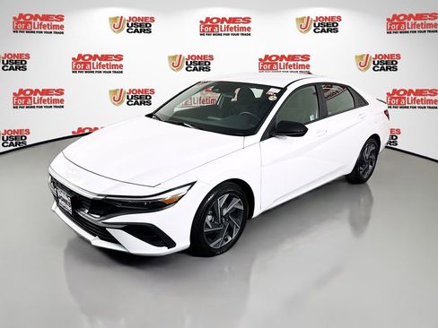 Certified 2025 Hyundai Elantra Sport image 11