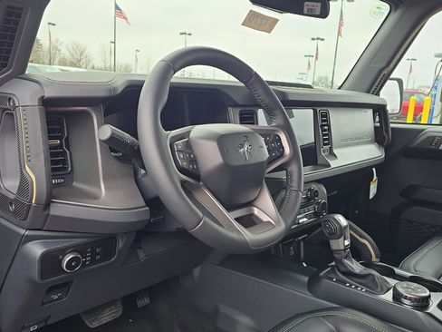 New 2025 Ford Bronco Badlands image 14