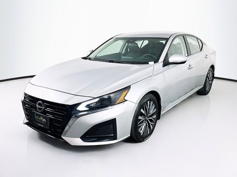 Used 2023 Nissan Altima 2.5 SV FWD image 3