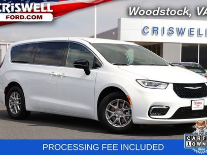 Used 2026 Chrysler Pacifica Select