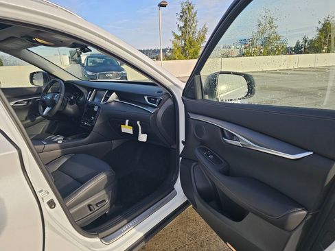 New 2025 INFINITI QX50 Luxe image 12