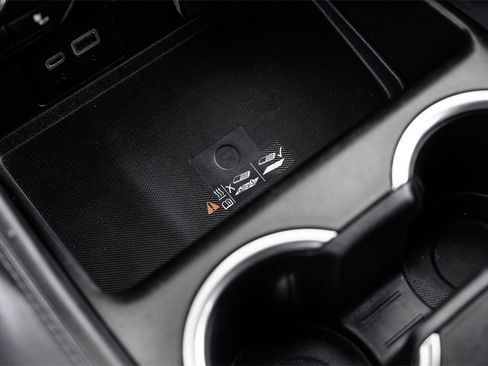 Used 2022 Chevrolet Suburban LT image 26