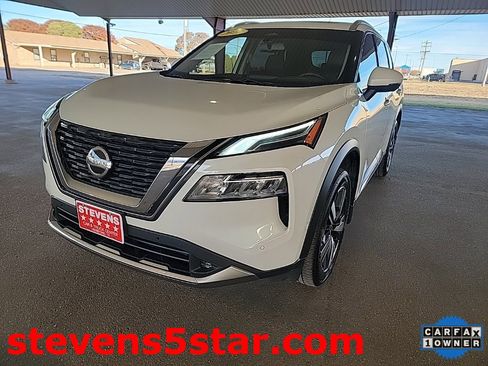 Used 2021 Nissan Rogue Platinum image 3