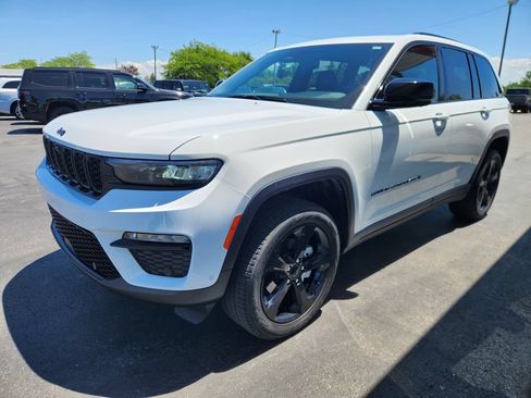 Used 2024 Jeep Grand Cherokee Limited w/ Luxury Tech Group II AWD/4WD image 8