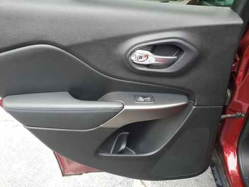 Used 2020 Jeep Cherokee Latitude FWD image 14