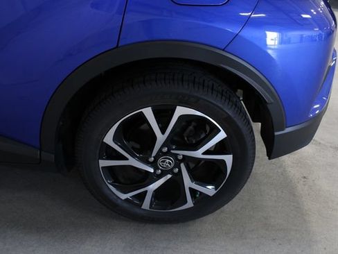 Used 2021 Toyota C-HR XLE FWD image 29