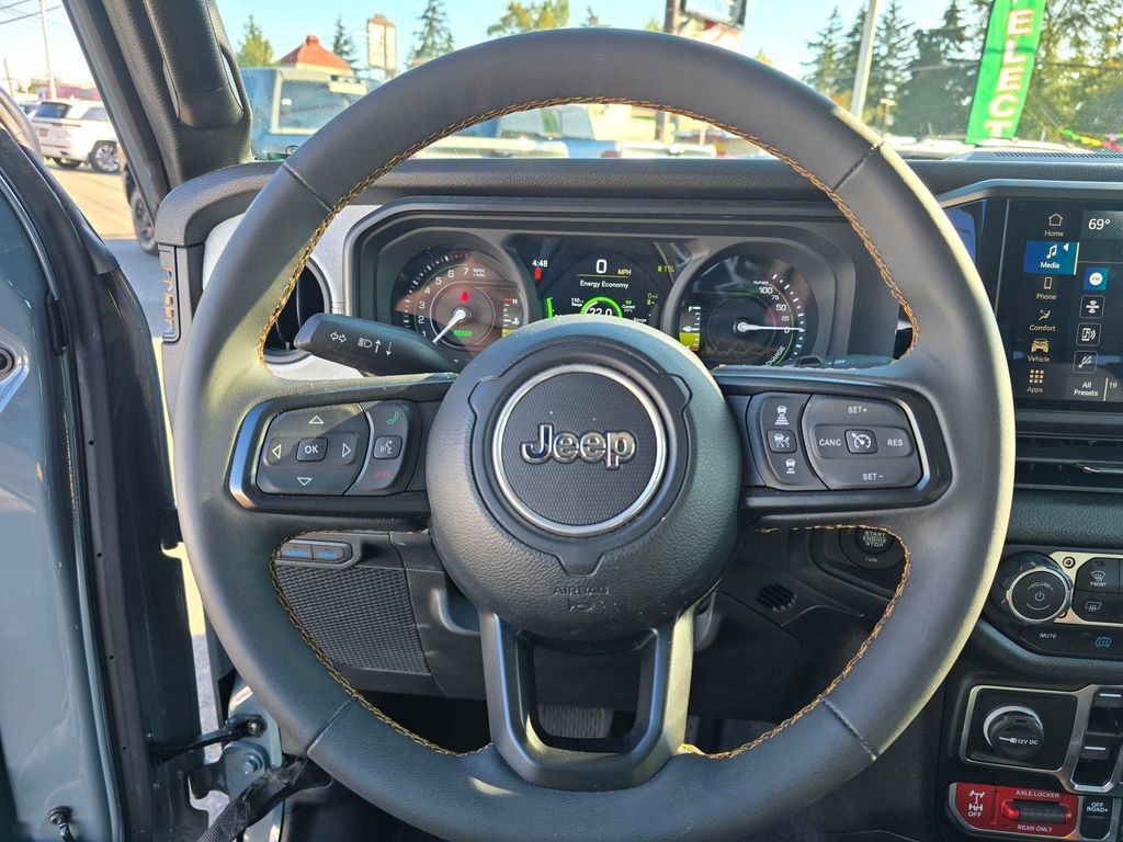 Used 2024 Jeep Wrangler Unlimited AWD/4WD image 21