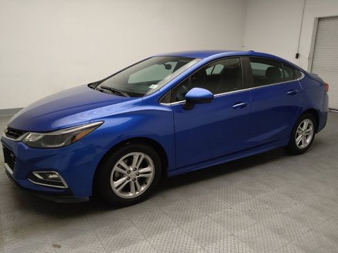 Used 2017 Chevrolet Cruze LT w/ Convenience Package FWD image 2