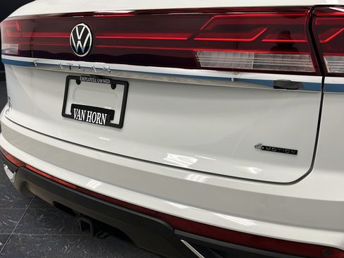 Used 2024 Volkswagen Atlas Cross Sport SE w/ Panoramic Sunroof Package AWD/4WD image 38