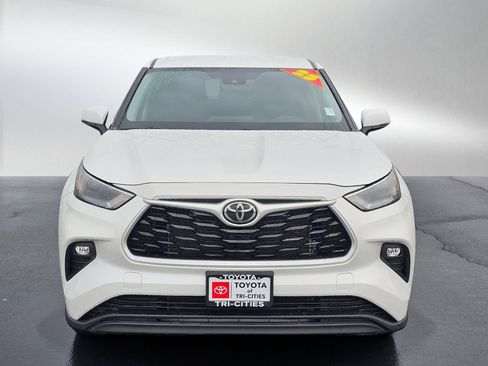 Used 2023 Toyota Highlander LE image 9