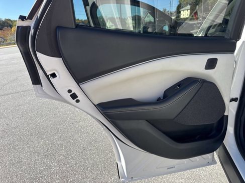 Used 2023 Ford Mustang Mach-E Premium image 33