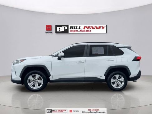 Used 2021 Toyota RAV4 XLE w/ Convenience Package image 2