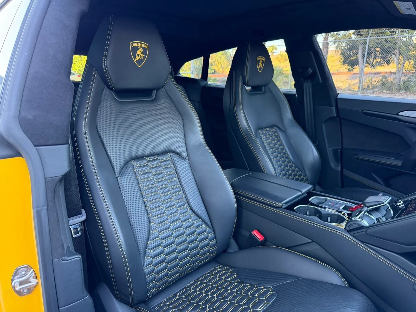 Used 2021 Lamborghini Urus AWD/4WD image 43