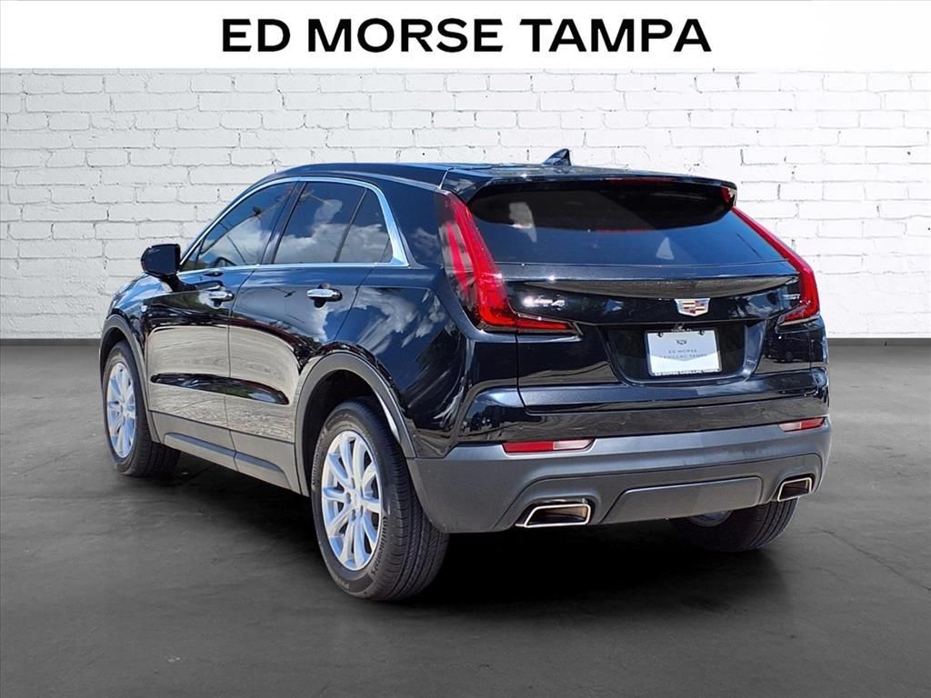 Used 2023 Cadillac XT4 Luxury w/ Cold Weather Package FWD image 3